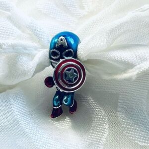🛡️ NWOT Captain America Charm – The Avengers⚡